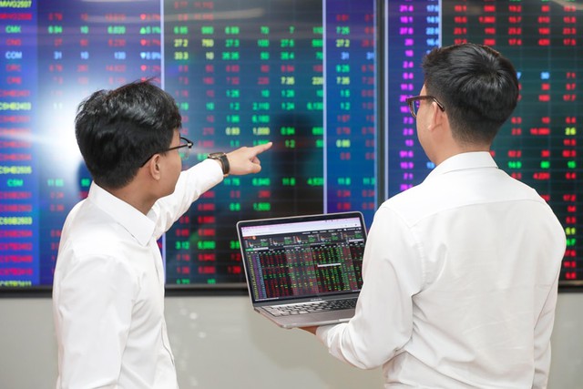 Nghịch lý VN-Index lập đỉnh nhưng nhà đầu tư vẫn lỗ- Ảnh 1.