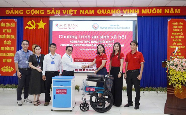 Agribank Chi nhánh Cần Thơ trao an sinh xã hội cho Bệnh viện Đại học Y Dược Cần Thơ- Ảnh 1.