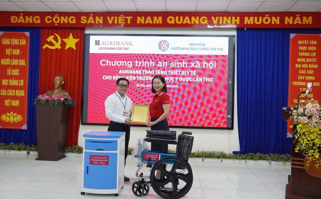 Agribank Chi nhánh Cần Thơ trao an sinh xã hội cho Bệnh viện Đại học Y Dược Cần Thơ- Ảnh 4.