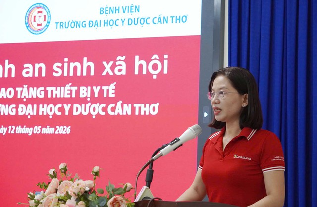 Agribank Chi nhánh Cần Thơ trao an sinh xã hội cho Bệnh viện Đại học Y Dược Cần Thơ- Ảnh 2.