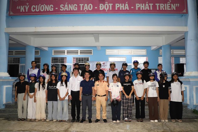 CSGT Cần Thơ: Mang kỹ năng lái xe an toàn đến với học sinh dân tộc nội trú- Ảnh 5.