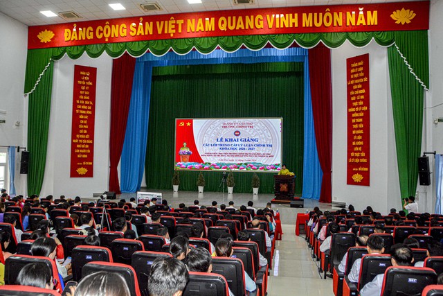 Trường Chính trị TP Cần Thơ khai giảng 15 lớp Trung cấp lý luận chính trị, khóa học 2026-2027- Ảnh 1.