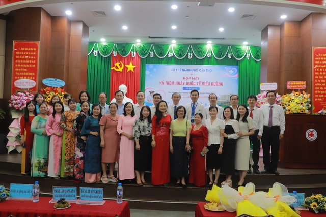 Họp mặt kỷ niệm ngày quốc tế Điều dưỡng- Ảnh 6.