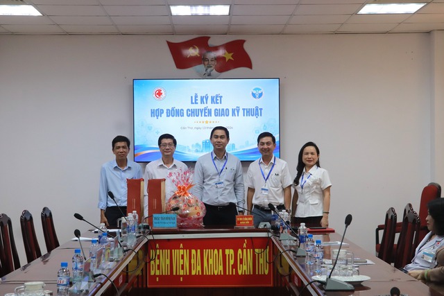 Bệnh viện Đa khoa TP Cần Thơ đẩy mạnh chuyển giao kỹ thuật chuyên sâu cho các tuyến y tế- Ảnh 1. Bệnh viện Đa khoa TP Cần Thơ đẩy mạnh chuyển giao kỹ thuật chuyên sâu cho các tuyến y tế- Ảnh 1.