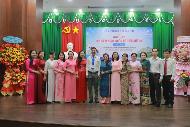 Họp mặt kỷ niệm ngày quốc tế Điều dưỡng- Ảnh 3.