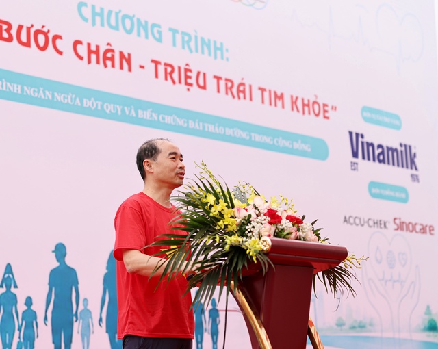 VINAMILK SURE đồng hành cùng chương trình “Ngàn bước chân - Triệu trái tim khỏe”- Ảnh 1.