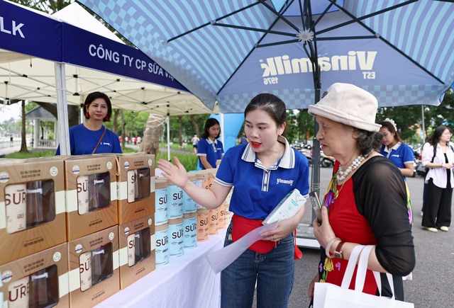 VINAMILK SURE đồng hành cùng chương trình “Ngàn bước chân - Triệu trái tim khỏe”- Ảnh 4.