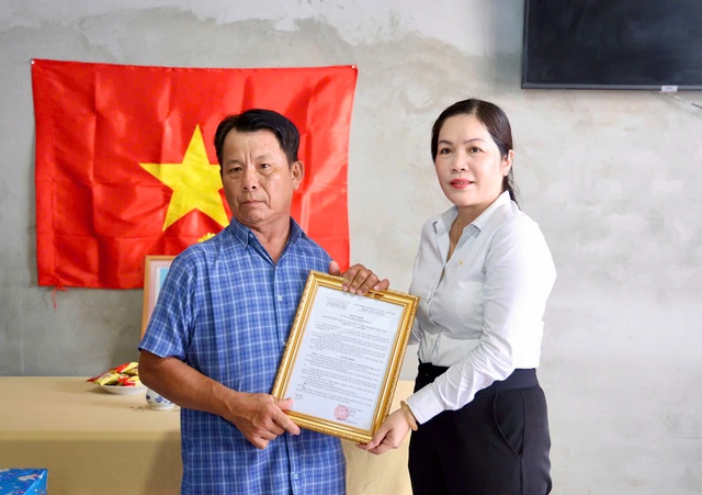 Tây Ninh: Agribank Chi nhánh Long An trao nhà Đại đoàn kết tại phường Khánh Hậu- Ảnh 3.