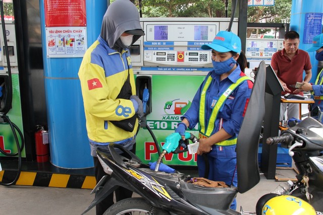 Petrolimex dự kiến hoàn thành việc chuyển đổi sang kinh doanh xăng E10 vào ngày 20/5- Ảnh 1. Petrolimex dự kiến hoàn thành việc chuyển đổi sang kinh doanh xăng E10 vào ngày 20/5- Ảnh 1.