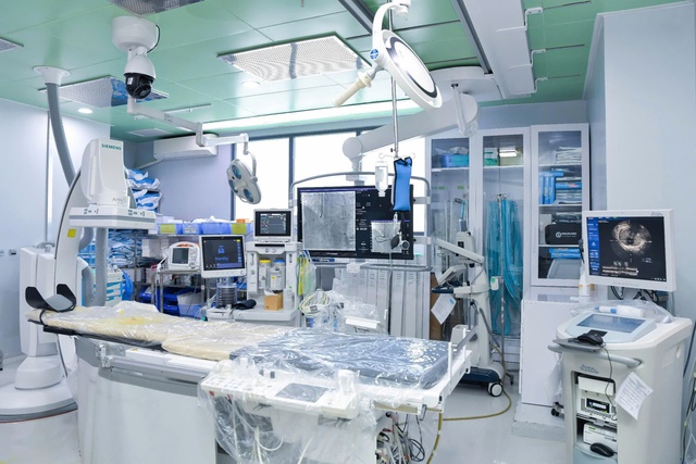 Ứng dụng công nghệ cao trong phẫu thuật và can thiệp mạch cứu sống bé 9 tuổi bị đột quỵ xuất huyết não tại S.I.S Cần Thơ- Ảnh 8. Ứng dụng công nghệ cao trong phẫu thuật và can thiệp mạch cứu sống bé 9 tuổi bị đột quỵ xuất huyết não tại S.I.S Cần Thơ- Ảnh 8.