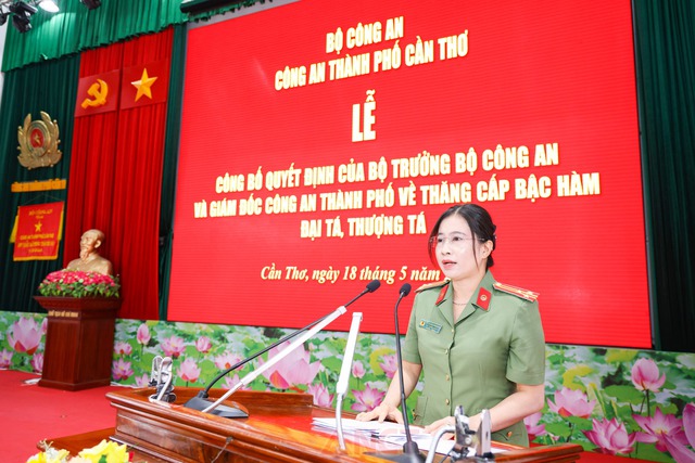 Công an TP Cần Thơ tổ chức Lễ công bố Quyết định thăng cấp bậc hàm Đại tá, Thượng tá đối với 82 sĩ quan- Ảnh 2.