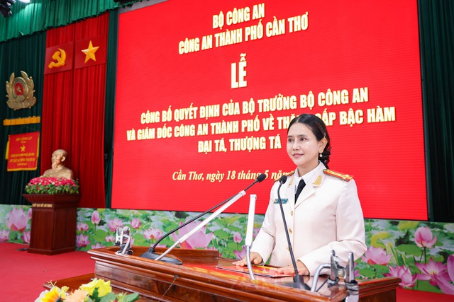 Công an TP Cần Thơ tổ chức Lễ công bố Quyết định thăng cấp bậc hàm Đại tá, Thượng tá đối với 82 sĩ quan- Ảnh 9.