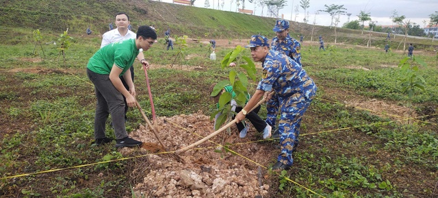 Trung tâm Bảo đảm kỹ thuật Vùng 2 hải quân tổ chức “Tết trồng cây đời đời nhớ ơn Bác Hồ”- Ảnh 2. Trung tâm Bảo đảm kỹ thuật Vùng 2 hải quân tổ chức “Tết trồng cây đời đời nhớ ơn Bác Hồ”- Ảnh 2.