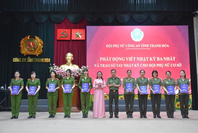 Tuyên dương những “bông hồng thép” lan tỏa hình ảnh đẹp người chiến sĩ Công an Thanh Hóa- Ảnh 3.