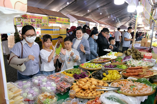 Cần Thơ đón trên 650.000 lượt du khách trong mùa lễ hội dịp nghỉ lễ 30/4- Ảnh 2.