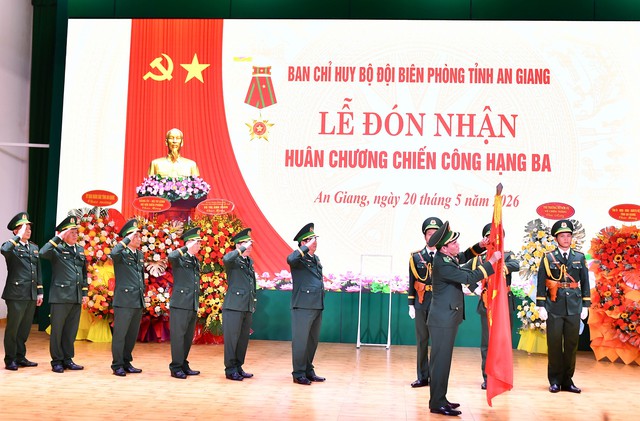 Ban Chỉ huy BĐBP tỉnh An Giang nhận Huân chương Chiến công hạng Ba- Ảnh 4. Ban Chỉ huy BĐBP tỉnh An Giang nhận Huân chương Chiến công hạng Ba- Ảnh 4.