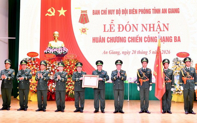 Ban Chỉ huy BĐBP tỉnh An Giang nhận Huân chương Chiến công hạng Ba- Ảnh 5. Ban Chỉ huy BĐBP tỉnh An Giang nhận Huân chương Chiến công hạng Ba- Ảnh 5.