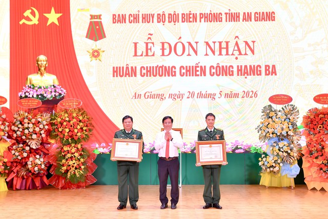 Ban Chỉ huy BĐBP tỉnh An Giang nhận Huân chương Chiến công hạng Ba- Ảnh 6. Ban Chỉ huy BĐBP tỉnh An Giang nhận Huân chương Chiến công hạng Ba- Ảnh 6.