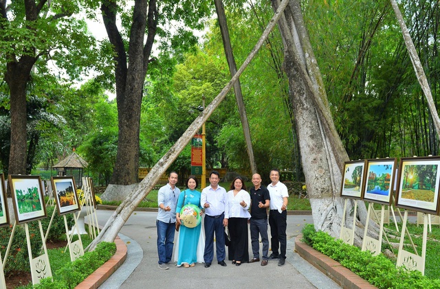 Dâng hương tưởng nhớ Chủ tịch Hồ Chí Minh: Khơi dậy trách nhiệm và bản lĩnh Người làm báo Cách mạng- Ảnh 5. Dâng hương tưởng nhớ Chủ tịch Hồ Chí Minh: Khơi dậy trách nhiệm và bản lĩnh Người làm báo Cách mạng- Ảnh 5.