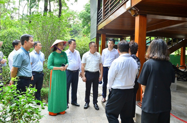 Dâng hương tưởng nhớ Chủ tịch Hồ Chí Minh: Khơi dậy trách nhiệm và bản lĩnh Người làm báo Cách mạng- Ảnh 3. Dâng hương tưởng nhớ Chủ tịch Hồ Chí Minh: Khơi dậy trách nhiệm và bản lĩnh Người làm báo Cách mạng- Ảnh 3.