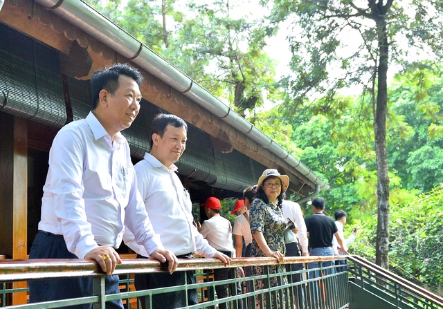 Dâng hương tưởng nhớ Chủ tịch Hồ Chí Minh: Khơi dậy trách nhiệm và bản lĩnh Người làm báo Cách mạng- Ảnh 1. Dâng hương tưởng nhớ Chủ tịch Hồ Chí Minh: Khơi dậy trách nhiệm và bản lĩnh Người làm báo Cách mạng- Ảnh 1.