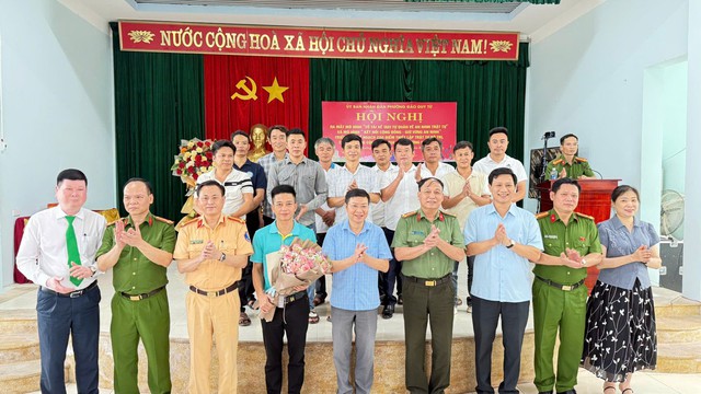 Thanh Hóa: Phường Đào Duy Từ ra mắt mô hình “Tổ tài xế taxi tự quản về an ninh trật tự”- Ảnh 3.