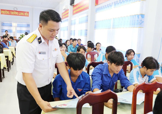Nhiều hoạt động thiết thực tại các đơn vị thuộc Vùng 2 Hải quân- Ảnh 6.