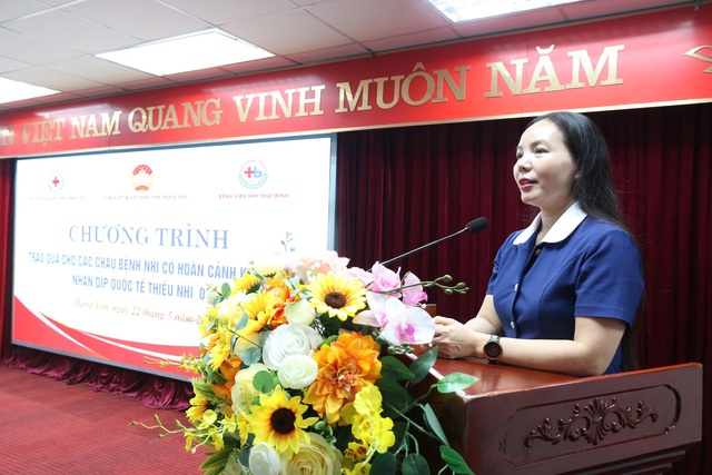 Hưng Yên: Trao quà cho các bệnh nhi nhân dịp Quốc tế Thiếu nhi 01/6- Ảnh 2. Hưng Yên: Trao quà cho các bệnh nhi nhân dịp Quốc tế Thiếu nhi 01/6- Ảnh 2.
