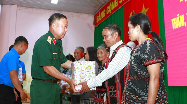 Nghĩa tình nơi vùng biên Hùng Sơn- Ảnh 1.