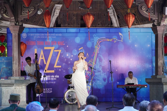 Khi những giai điệu về Hà Nội hòa vào nhịp sống bên hồ Gươm- Ảnh 4.