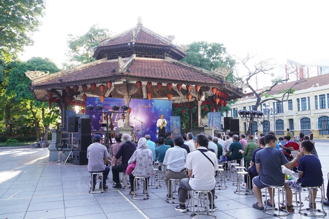Khi những giai điệu về Hà Nội hòa vào nhịp sống bên hồ Gươm- Ảnh 3.