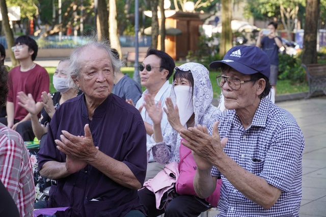 Khi những giai điệu về Hà Nội hòa vào nhịp sống bên hồ Gươm- Ảnh 5.