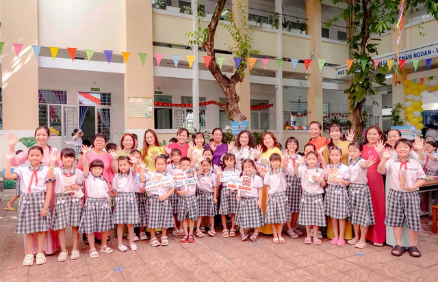 Hội sách chào Hè: Nhịp cầu gắn kết gia đình trong nhịp sống hiện đại vốn bị chi phối bởi các thiết bị số- Ảnh 4. Hội sách chào Hè: Nhịp cầu gắn kết gia đình trong nhịp sống hiện đại vốn bị chi phối bởi các thiết bị số- Ảnh 4.