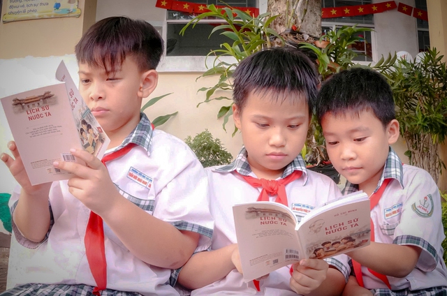 Hội sách chào Hè: Nhịp cầu gắn kết gia đình trong nhịp sống hiện đại vốn bị chi phối bởi các thiết bị số- Ảnh 3. Hội sách chào Hè: Nhịp cầu gắn kết gia đình trong nhịp sống hiện đại vốn bị chi phối bởi các thiết bị số- Ảnh 3.