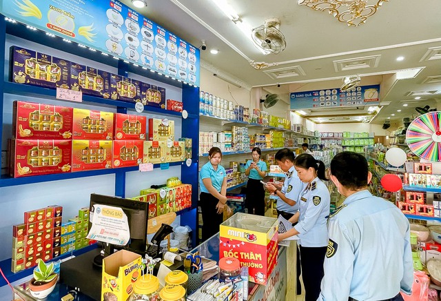 Chi cục QLTT TP. Cần Thơ kiểm soát tốt thị trường, góp phần ổn định hàng hóa phục vụ nhu cầu của người tiêu dùng- Ảnh 1.