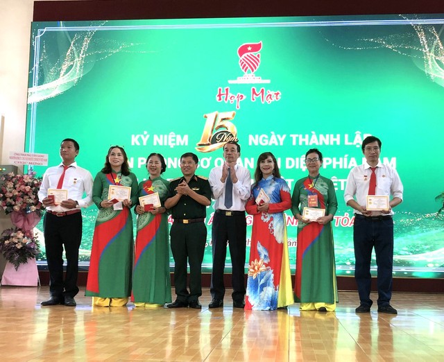 Văn phòng Hội Hỗ trợ gia đình liệt sĩ Việt Nam phía Nam
kỷ niệm 15 năm thành lập- Ảnh 1. Văn phòng Hội Hỗ trợ gia đình liệt sĩ Việt Nam phía Nam
kỷ niệm 15 năm thành lập- Ảnh 1.