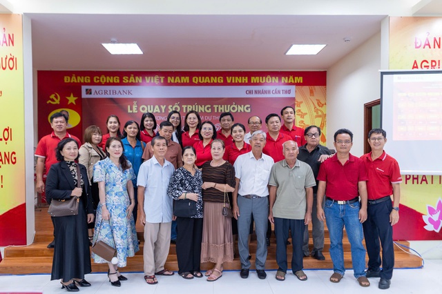 Agribank Chi nhánh Cần Thơ quay số trúng thưởng Chương trình “Mã đáo phú quý - Gửi tiền như ý”- Ảnh 4.