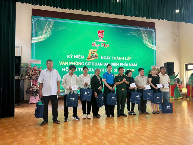 Văn phòng Hội Hỗ trợ gia đình liệt sĩ Việt Nam phía Nam
kỷ niệm 15 năm thành lập- Ảnh 4. Văn phòng Hội Hỗ trợ gia đình liệt sĩ Việt Nam phía Nam
kỷ niệm 15 năm thành lập- Ảnh 4.