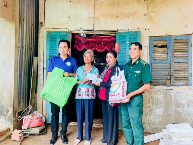 Chương trình “chung tay vì người nghèo - không để ai bị bỏ lại phía sau” ở khu vực biên giới biển Cần Thơ- Ảnh 5.