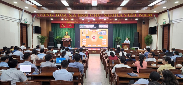 HĐND TP.HCM tập huấn truyền thông đa phương tiện cho 168 xã, phường, đặc khu- Ảnh 1.