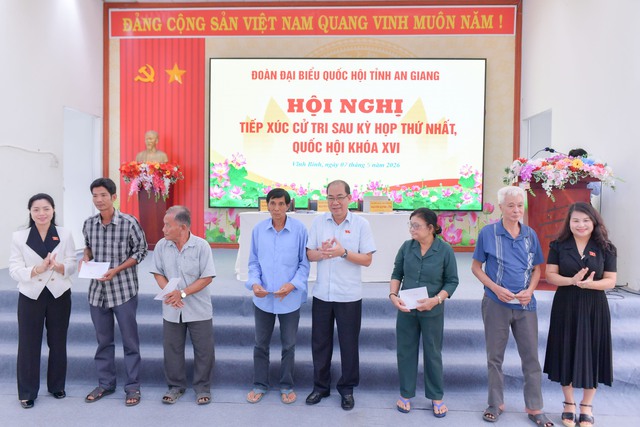 Đoàn ĐBQH tỉnh An Giang, đơn vị số 7 tiếp xúc cử tri xã Vĩnh Bình- Ảnh 11.