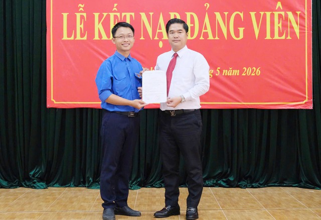 Agribank Chi nhánh Đức Huệ Bắc Long An về nguồn giáo dục truyền thống, lan tỏa trách nhiệm vì cộng đồng- Ảnh 3.