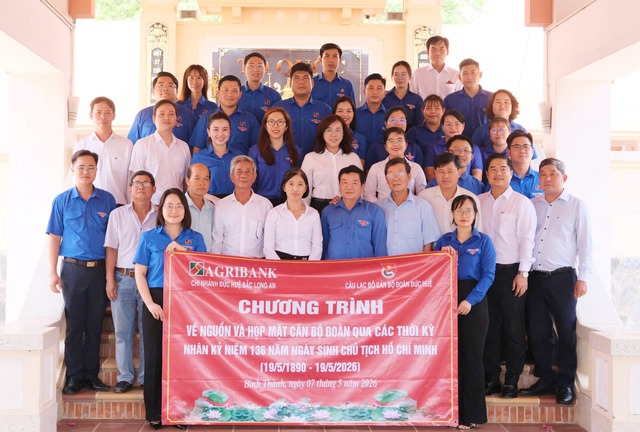 Agribank Chi nhánh Đức Huệ Bắc Long An về nguồn giáo dục truyền thống, lan tỏa trách nhiệm vì cộng đồng- Ảnh 2.