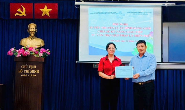 Trung tâm TGPLNN TP. Hồ Chí Minh: Chung tay chăm lo trẻ em tại Trung tâm Nuôi dưỡng bảo trợ Linh Xuân- Ảnh 3. Trung tâm TGPLNN TP. Hồ Chí Minh: Chung tay chăm lo trẻ em tại Trung tâm Nuôi dưỡng bảo trợ Linh Xuân- Ảnh 3.