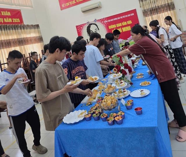 Trung tâm TGPLNN TP. Hồ Chí Minh: Chung tay chăm lo trẻ em tại Trung tâm Nuôi dưỡng bảo trợ Linh Xuân- Ảnh 4. Trung tâm TGPLNN TP. Hồ Chí Minh: Chung tay chăm lo trẻ em tại Trung tâm Nuôi dưỡng bảo trợ Linh Xuân- Ảnh 4.