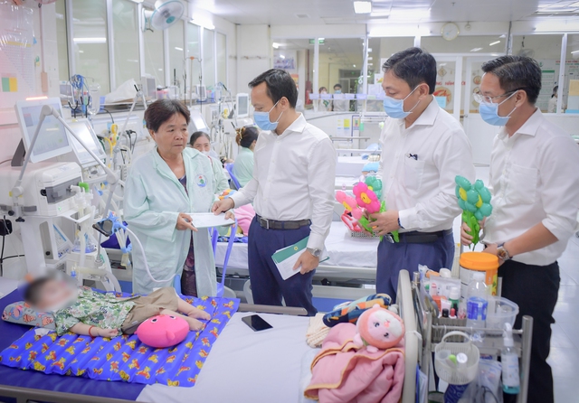 BIDV CN Hậu Giang mang yêu thương đến với bệnh nhi đang điều trị tại Bệnh viện Nhi đồng TP Cần Thơ- Ảnh 8. BIDV CN Hậu Giang mang yêu thương đến với bệnh nhi đang điều trị tại Bệnh viện Nhi đồng TP Cần Thơ- Ảnh 8.