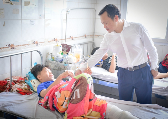 BIDV CN Hậu Giang mang yêu thương đến với bệnh nhi đang điều trị tại Bệnh viện Nhi đồng TP Cần Thơ- Ảnh 3. BIDV CN Hậu Giang mang yêu thương đến với bệnh nhi đang điều trị tại Bệnh viện Nhi đồng TP Cần Thơ- Ảnh 3.