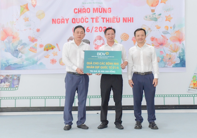 BIDV CN Hậu Giang mang yêu thương đến với bệnh nhi đang điều trị tại Bệnh viện Nhi đồng TP Cần Thơ- Ảnh 11. BIDV CN Hậu Giang mang yêu thương đến với bệnh nhi đang điều trị tại Bệnh viện Nhi đồng TP Cần Thơ- Ảnh 11.