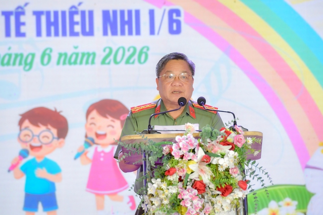 Trao 41 chiếc xe đạp và 300 phần quà cho trẻ em có hoàn cảnh khó khăn trên địa bàn TP Cần Thơ Ngày Quốc tế Thiếu nhi 1/6- Ảnh 5. Trao 41 chiếc xe đạp và 300 phần quà cho trẻ em có hoàn cảnh khó khăn trên địa bàn TP Cần Thơ Ngày Quốc tế Thiếu nhi 1/6- Ảnh 5.