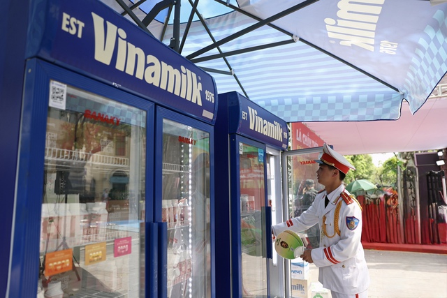 VINAMILK chung tay lan tỏa thông điệp “Tổ quốc bình yên” với 40.000 sản phẩm dành cho cộng đồng- Ảnh 5.